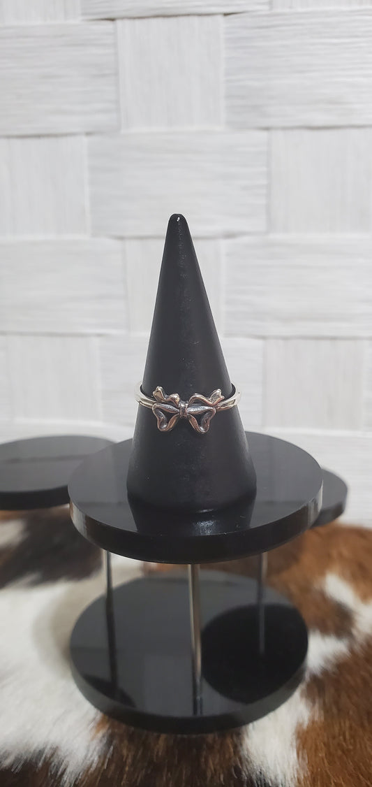 890 Sterling Silver Bow Sz 7